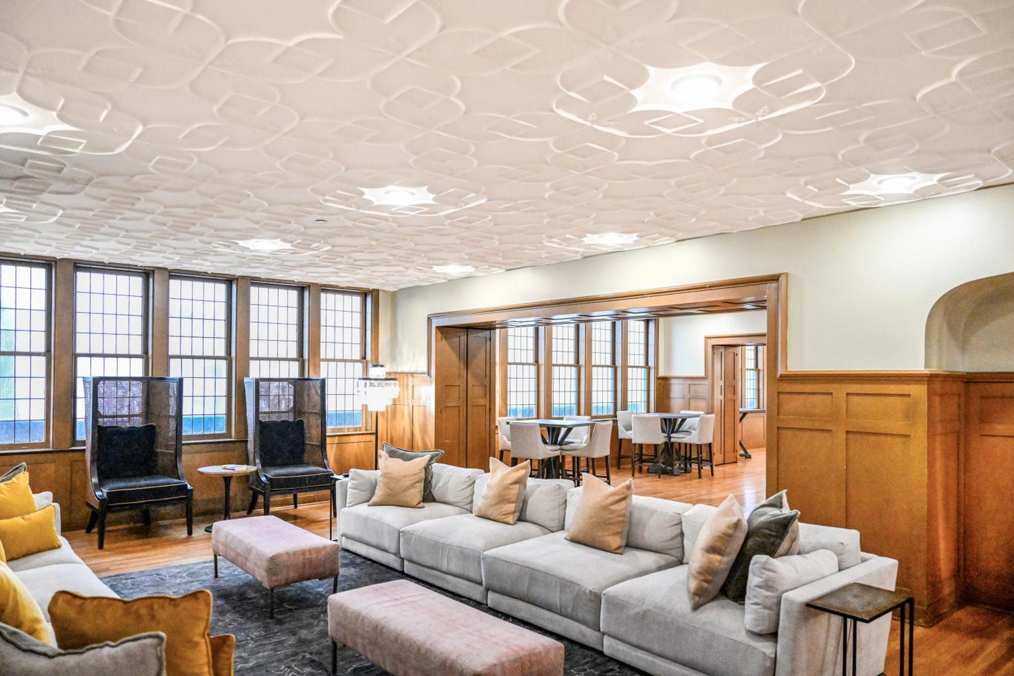 Free Pool And Steam In Downtown With Great Amenities- 607 Apartment