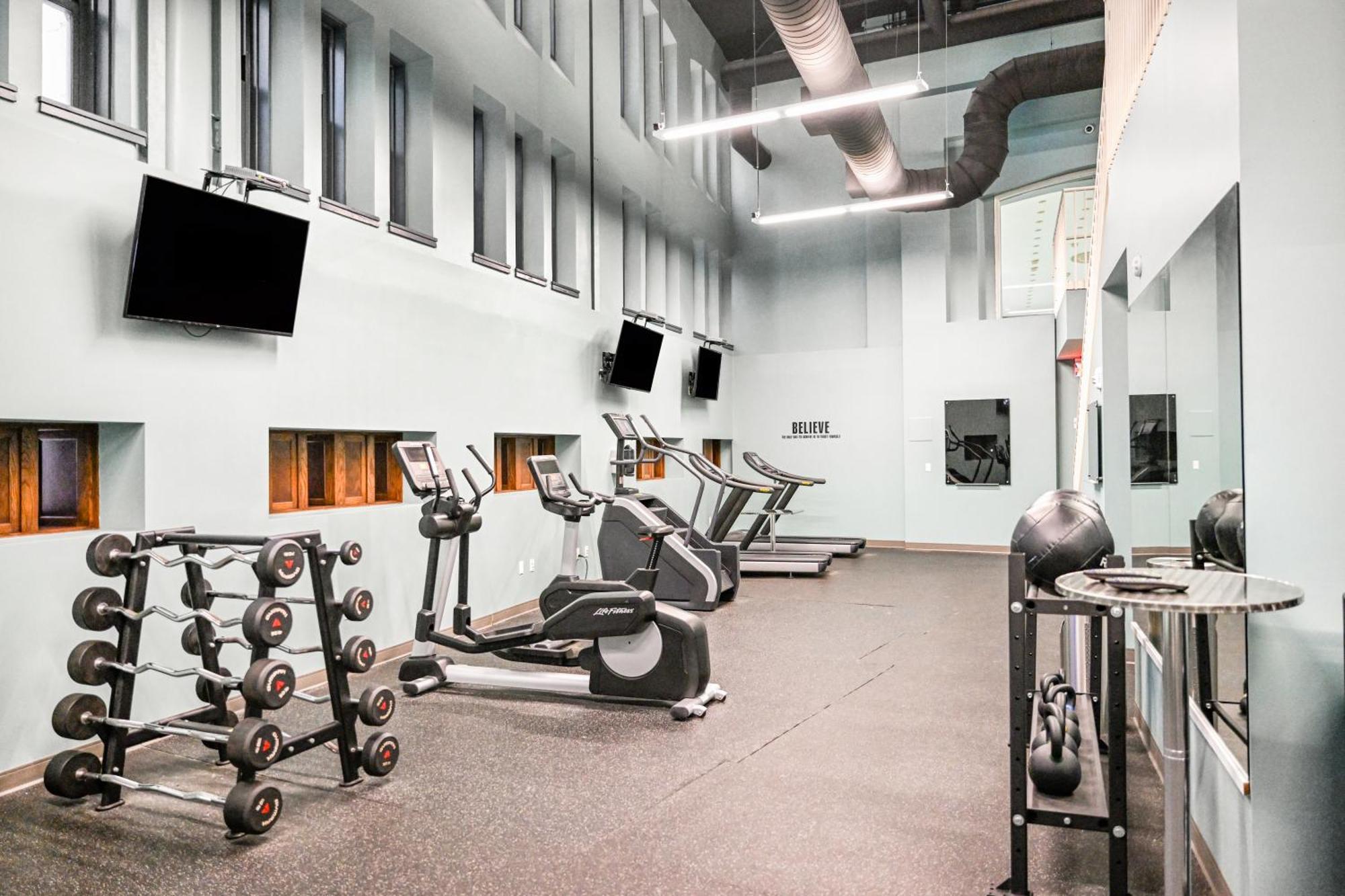 Free Pool And Steam In Downtown With Great Amenities- 607 Apartment *