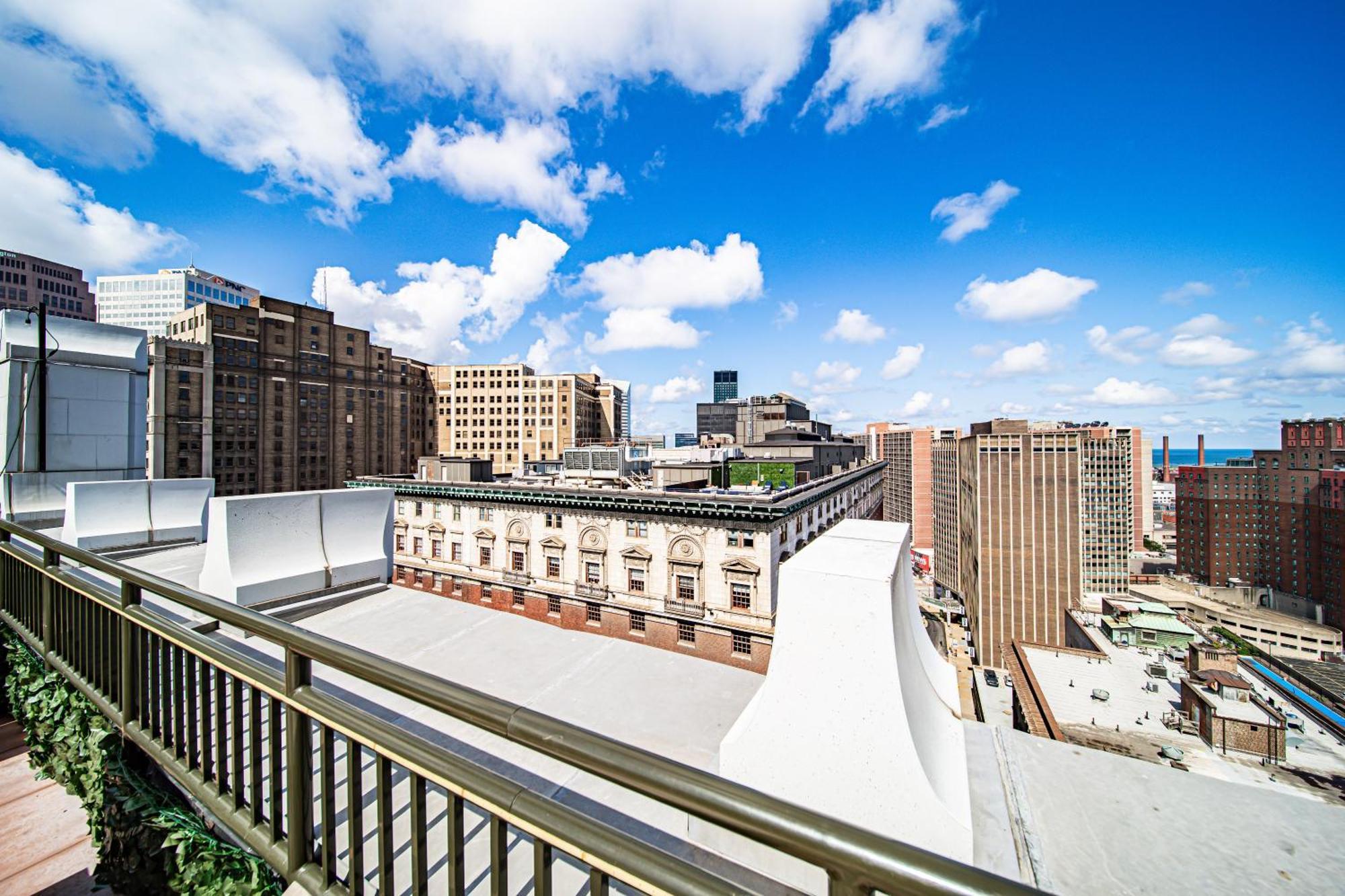 Free Pool And Steam In Downtown With Great Amenities- 607
