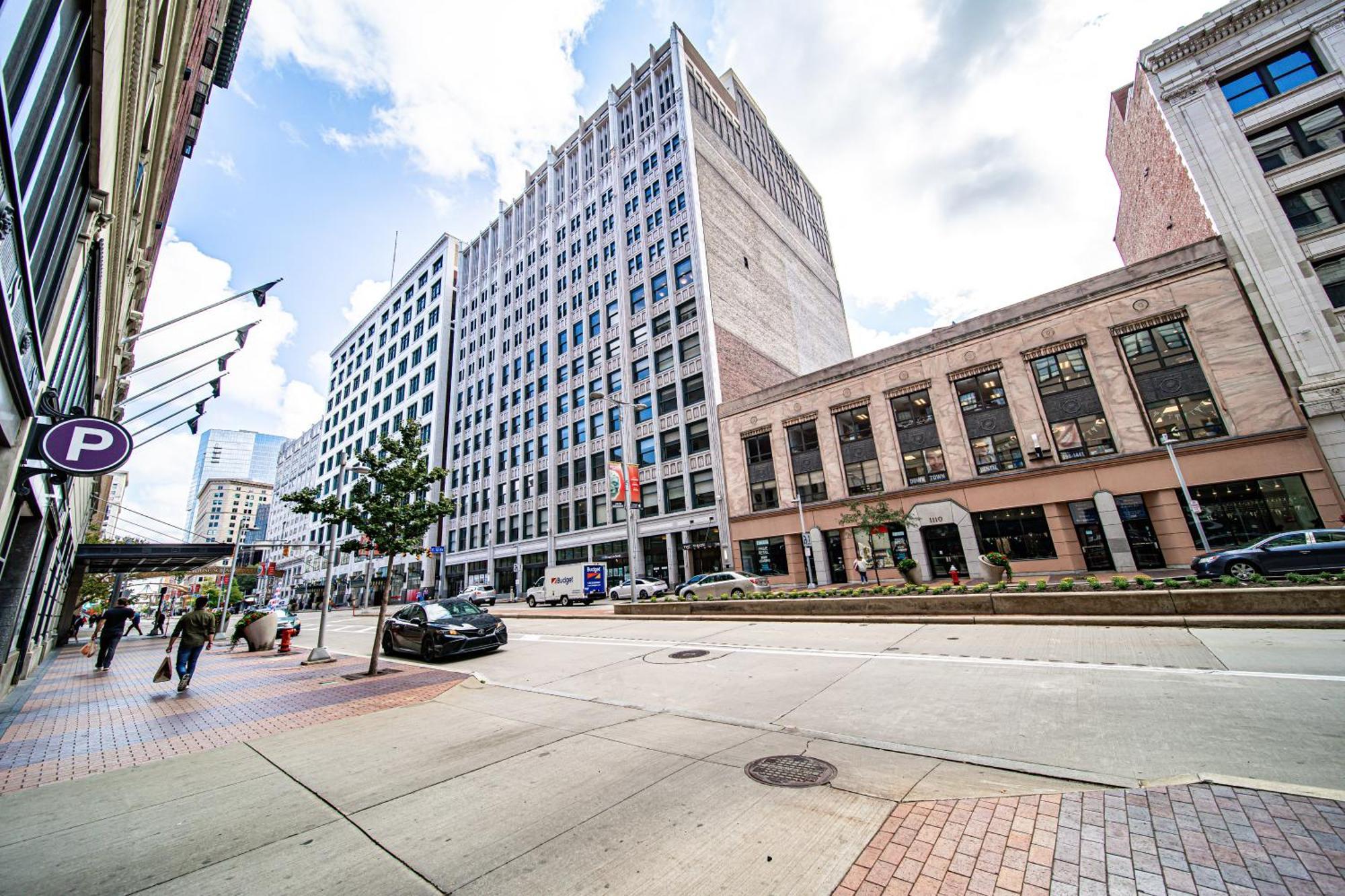 Apartment Free Pool And Steam In Downtown With Great Amenities- 607 *