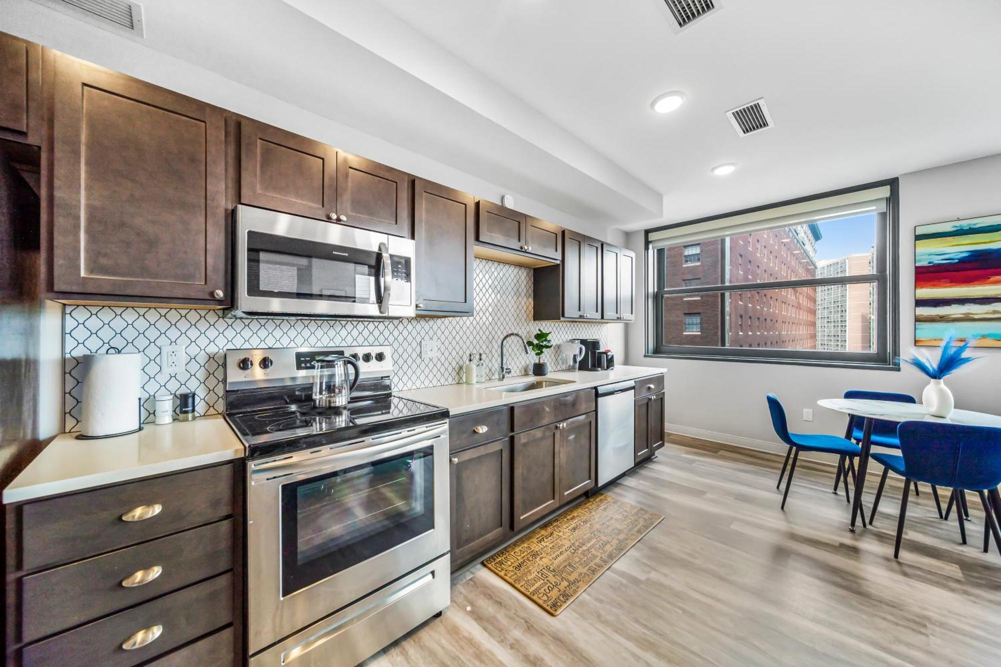 Free Pool And Steam In Downtown With Great Amenities- 607 *